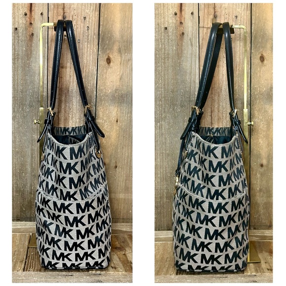 Michael Kors. 3 Piece Set: Jet Set Tote Bag with Free Dust Bag & Purse Scarf. - Picture 7 of 16